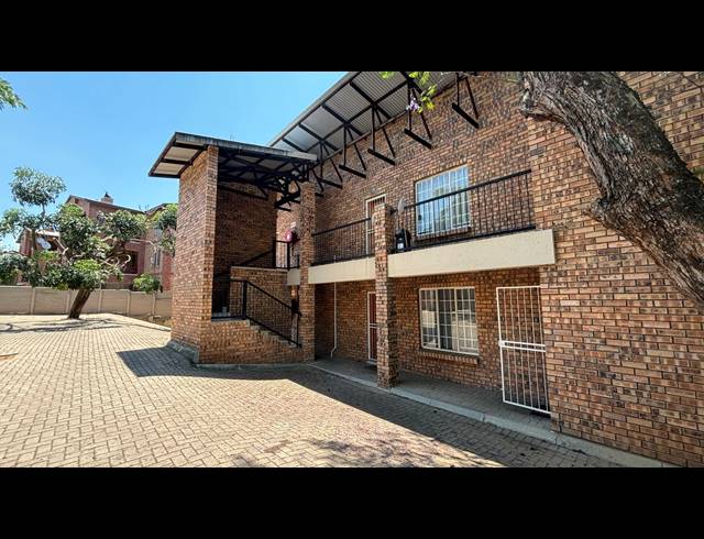 2 BEDROOM APARTMENT TO LET IN WEST ACRES